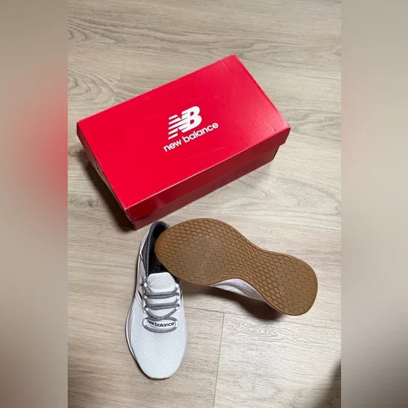 New Balance White and Gray Women's Shoes - Picture 7 of 9